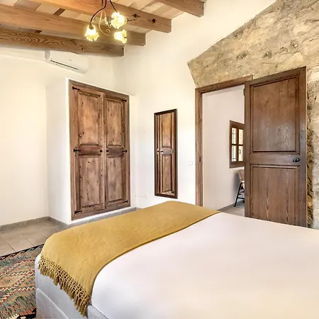 Auxella Petit Villa